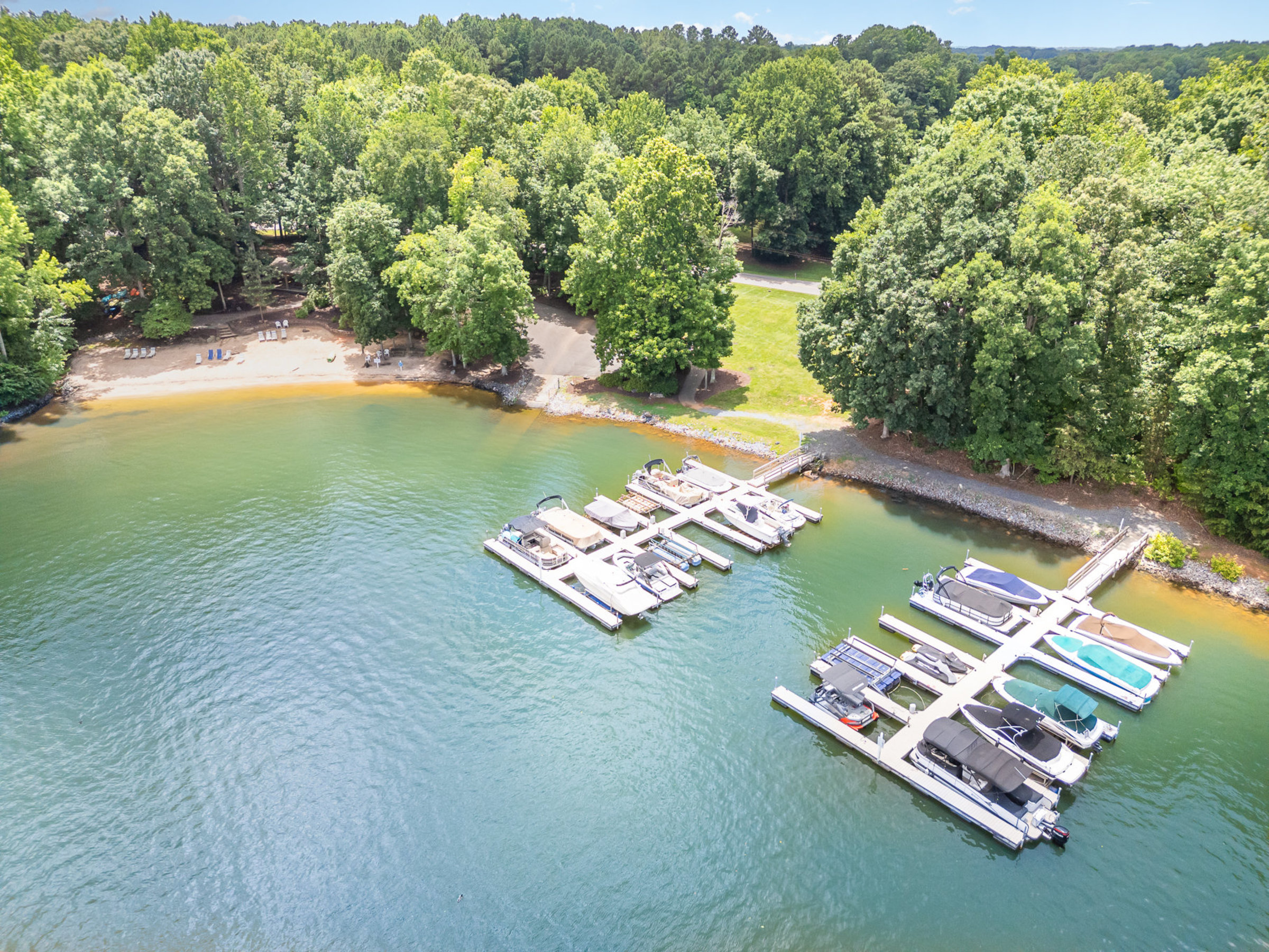 Mooresville, North Carolina, 28117, United States, 3 Bedrooms Bedrooms, ,4 BathroomsBathrooms,Residential,For Sale,1975714