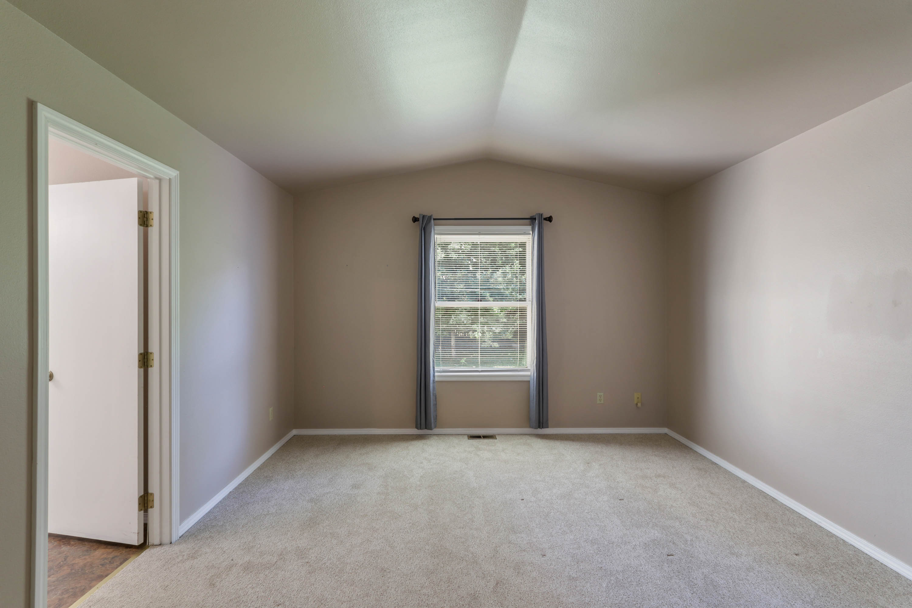 Sandpoint, Idaho, 83864, United States, 3 Bedrooms Bedrooms, ,2 BathroomsBathrooms,Residential,For Sale,2005363