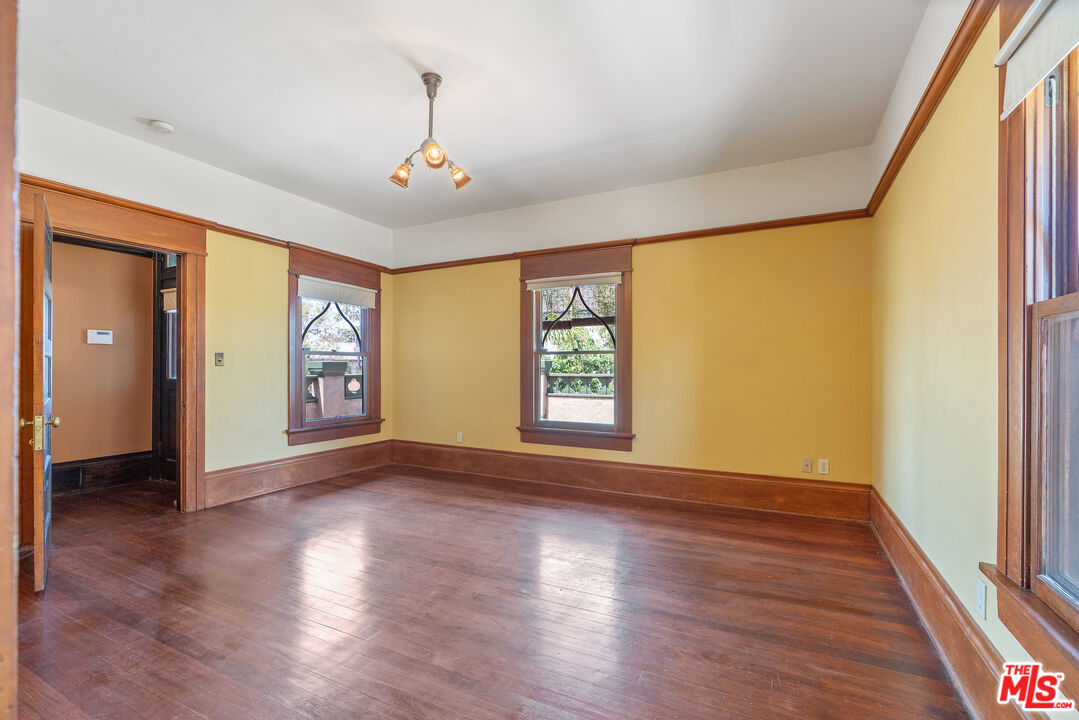 Los Angeles, California, 90006, United States, 6 Bedrooms Bedrooms, ,5 BathroomsBathrooms,Residential,For Sale,1883118