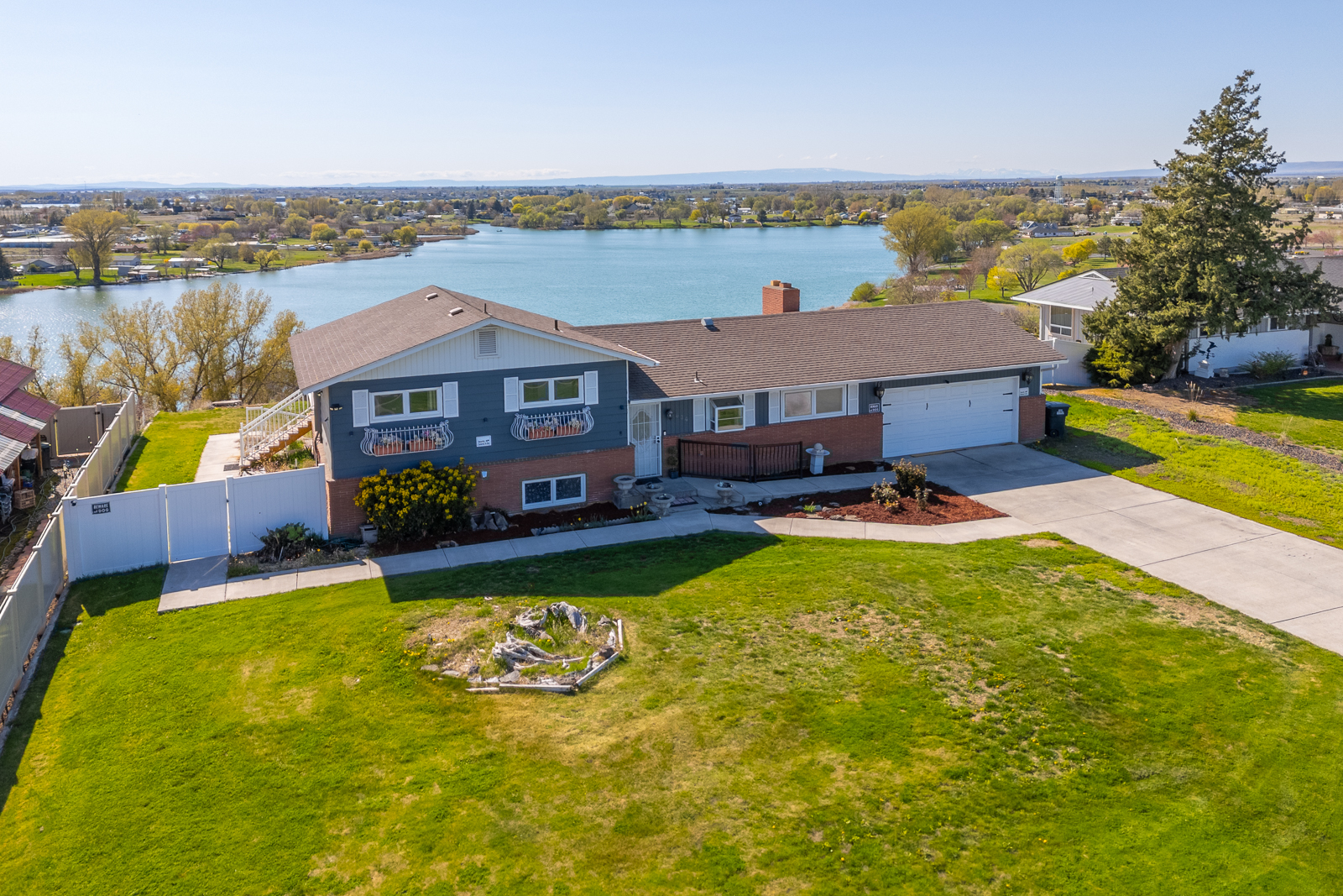 Moses Lake, Washington, 98837, United States, 3 Bedrooms Bedrooms, ,Residential,For Sale,1938109