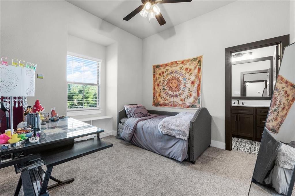 Weatherford, Texas, 76088, United States, 4 Bedrooms Bedrooms, ,4 BathroomsBathrooms,Residential,For Sale,1975341