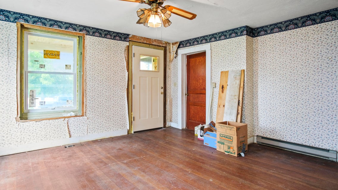 Peace Valley, Missouri, 65788, United States, 5 Bedrooms Bedrooms, ,1 BathroomBathrooms,Residential,For Sale,1980940