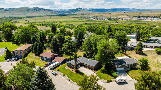 Buffalo, Wyoming, 82834, United States, 5 Bedrooms Bedrooms, ,2 BathroomsBathrooms,Residential,For Sale,1916157