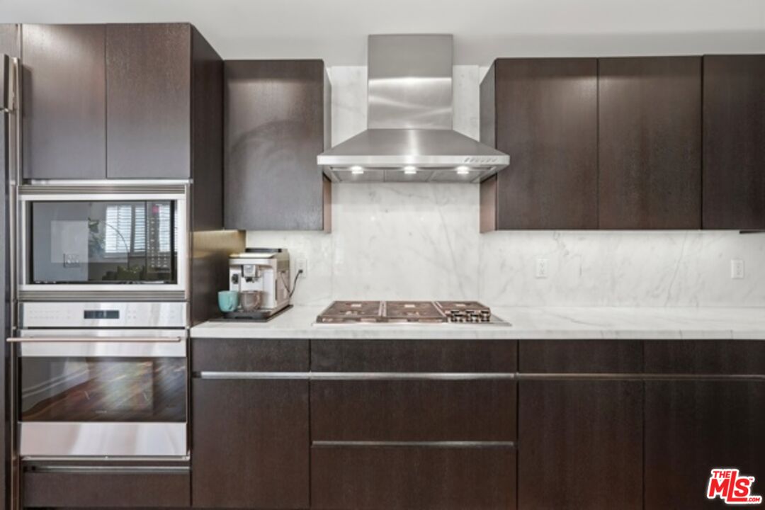 Los Angeles, California, 90010, United States, 3 Bedrooms Bedrooms, ,3 BathroomsBathrooms,Residential,For Sale,1997463