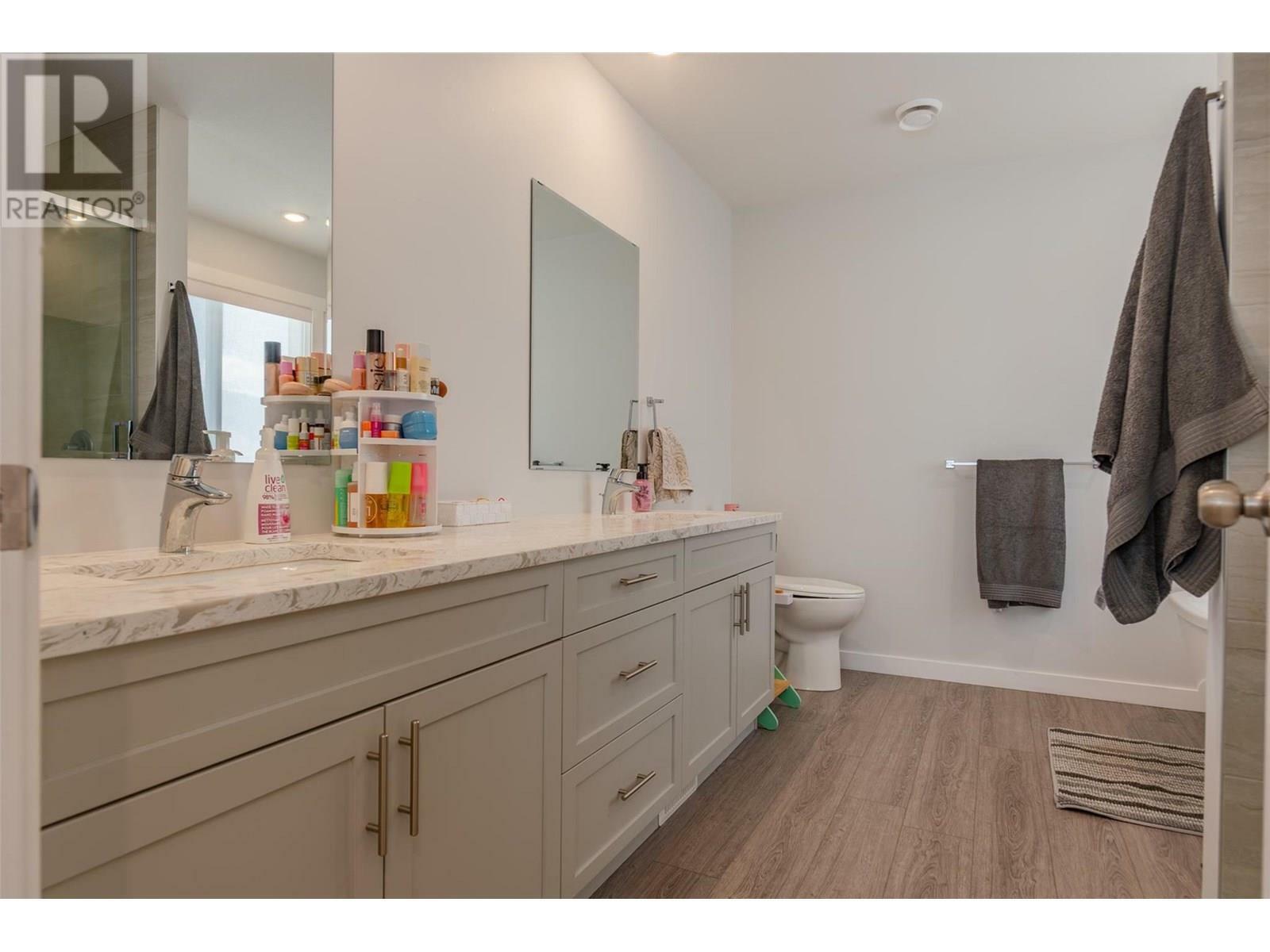 CASTLEGAR, British Columbia, V1N 4X8, CA, 6 Bedrooms Bedrooms, ,3 BathroomsBathrooms,Residential,For Sale,1883021