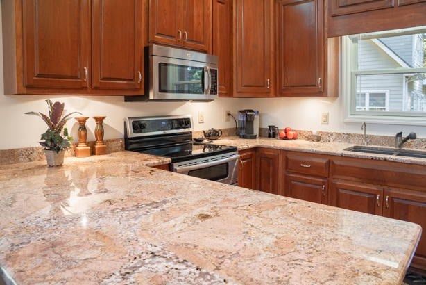 Murphy, North Carolina, 28906, United States, 4 Bedrooms Bedrooms, ,4 BathroomsBathrooms,Residential,For Sale,1989693