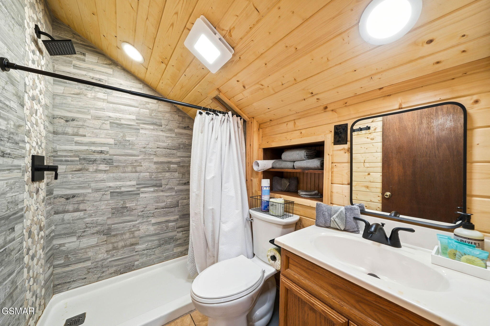 Gatlinburg, Tennessee, 37738, United States, 5 Bedrooms Bedrooms, ,4 BathroomsBathrooms,Residential,For Sale,2023747