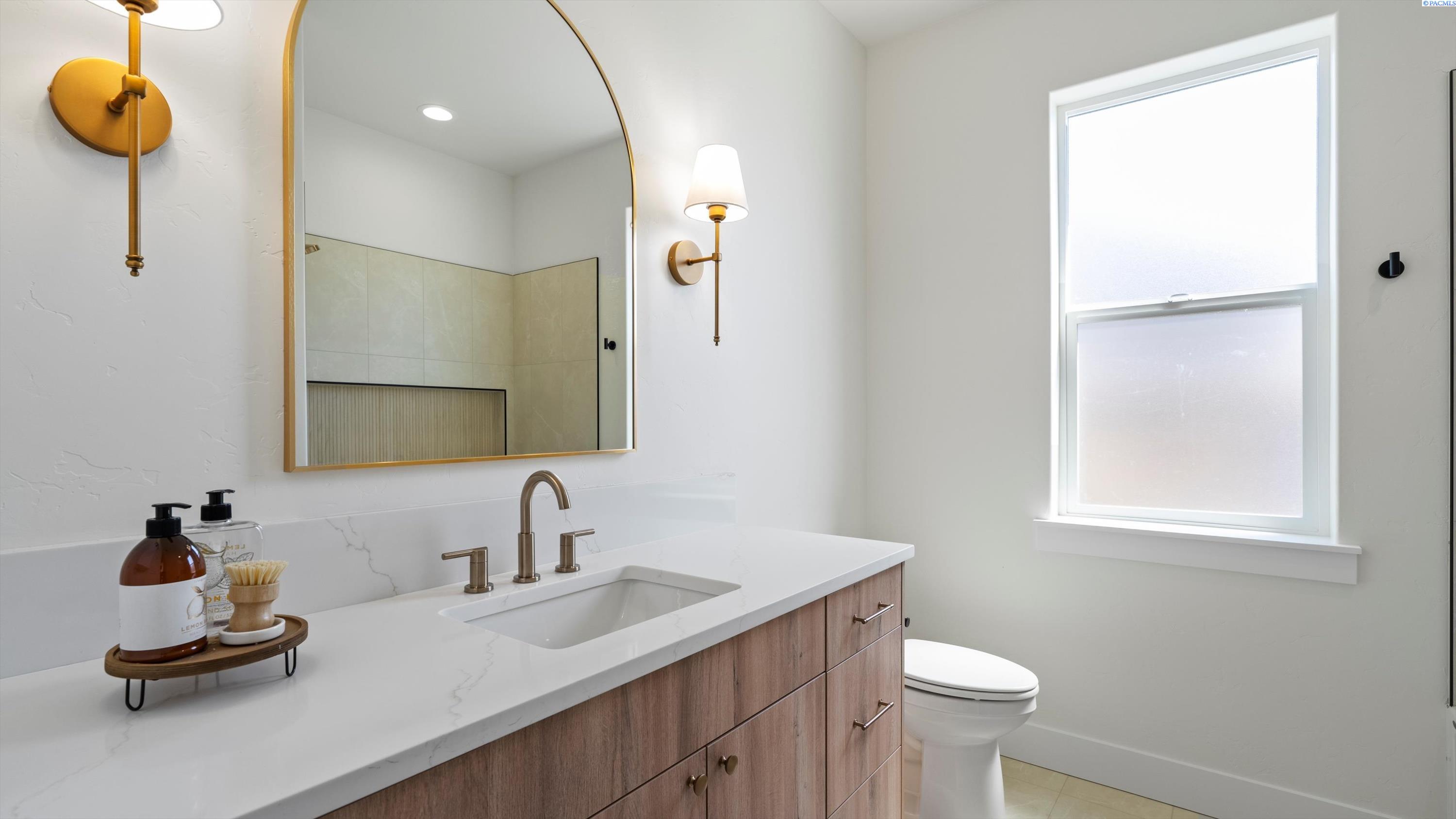 Richland, Washington, 99352, United States, 4 Bedrooms Bedrooms, ,3 BathroomsBathrooms,Residential,For Sale,1996125