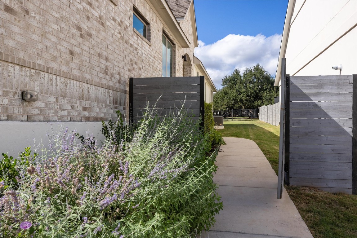 Georgetown, Texas, 78628, United States, 2 Bedrooms Bedrooms, ,3 BathroomsBathrooms,Residential,For Sale,1967490