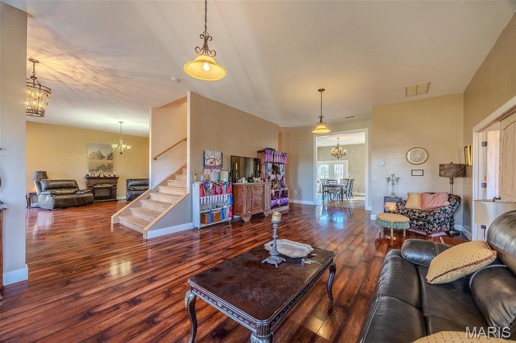 Lebanon, Missouri, 65536, United States, 4 Bedrooms Bedrooms, ,4 BathroomsBathrooms,Residential,For Sale,1976703