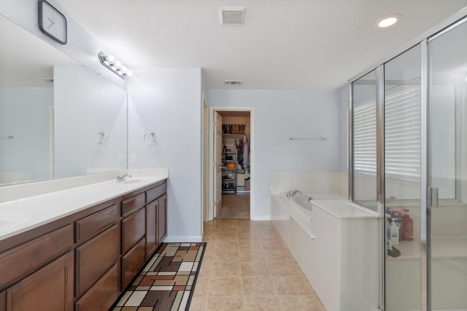 Patterson, California, 95363, United States, 5 Bedrooms Bedrooms, ,3 BathroomsBathrooms,Residential,For Sale,1982239