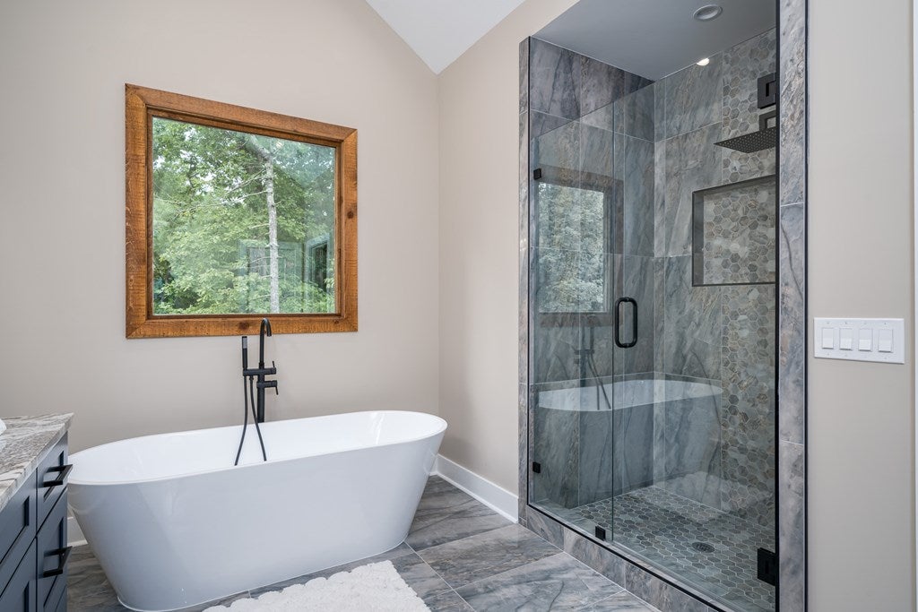 Ellijay, Georgia, 30540, United States, 4 Bedrooms Bedrooms, ,5 BathroomsBathrooms,Residential,For Sale,1858982