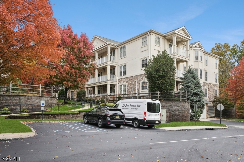 Cedar Grove Twp., New Jersey, 07009, United States, 2 Bedrooms Bedrooms, ,2 BathroomsBathrooms,Residential,For Sale,1989209