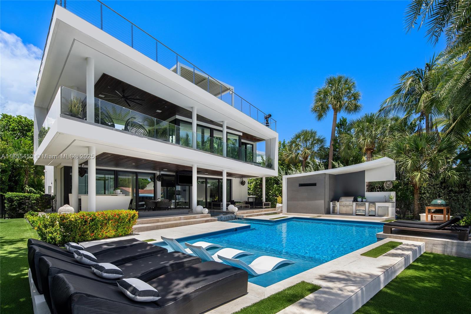 Miami Beach, Florida, 33140, United States, 5 Bedrooms Bedrooms, ,8 BathroomsBathrooms,Residential,For Sale,1918042
