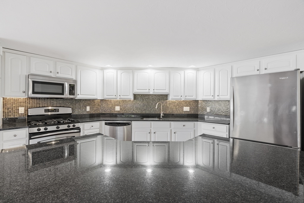 Chelmsford, Massachusetts, 01863, United States, 2 Bedrooms Bedrooms, ,2 BathroomsBathrooms,Residential,For Sale,1939125
