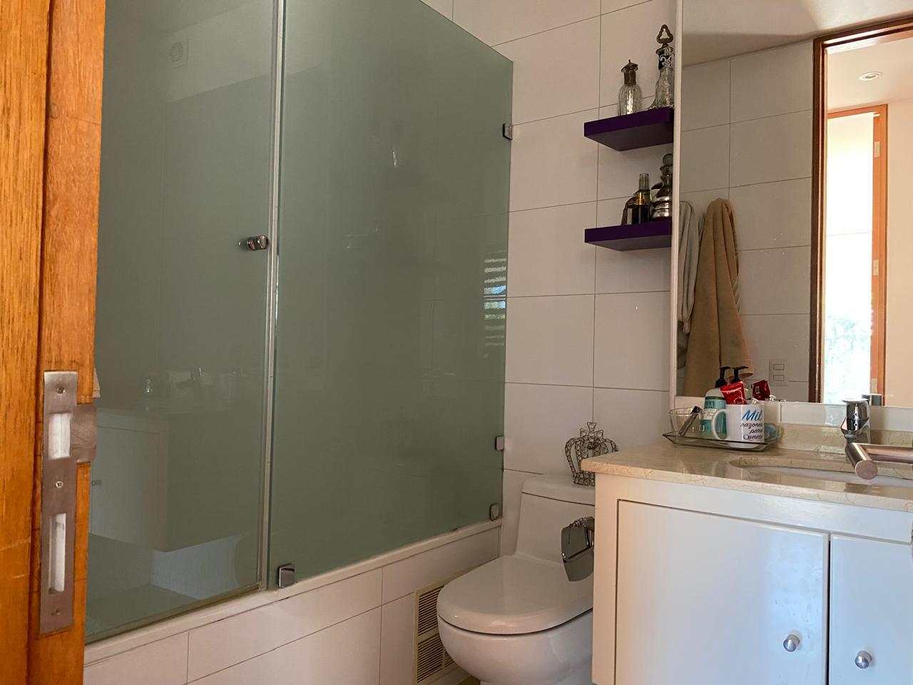 Las Condes, Chile, 6 Bedrooms Bedrooms, ,5 BathroomsBathrooms,Residential,For Sale,1898716
