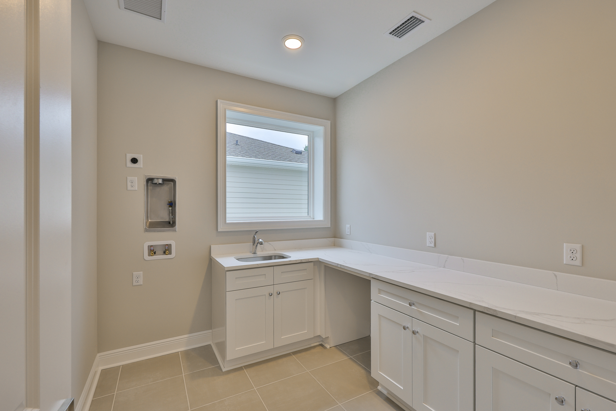 Tampa, Florida, 33609, United States, 4 Bedrooms Bedrooms, ,5 BathroomsBathrooms,Residential,For Sale,1792306