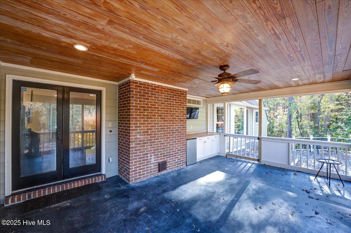 Trent Woods, North Carolina, 28562, United States, 4 Bedrooms Bedrooms, ,3 BathroomsBathrooms,Residential,For Sale,1997785