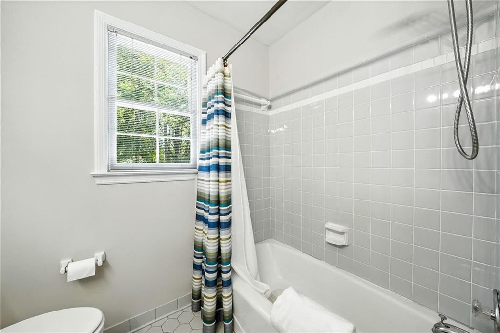 Acworth, Georgia, 30101, United States, 4 Bedrooms Bedrooms, ,4 BathroomsBathrooms,Residential,For Sale,1932324