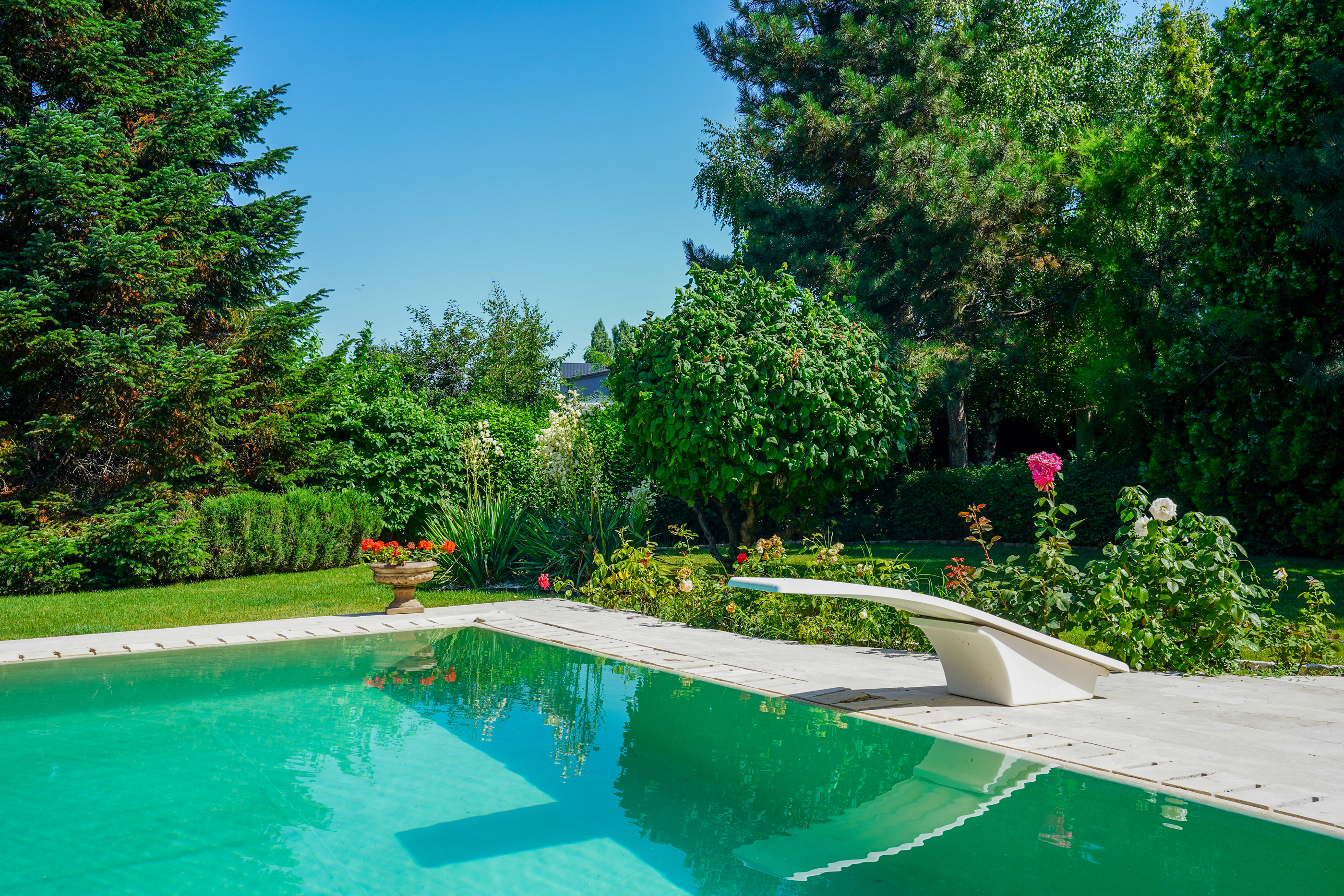  Secluded Villa with Expansive Garden & Pool in Corbeanca - 物件實景