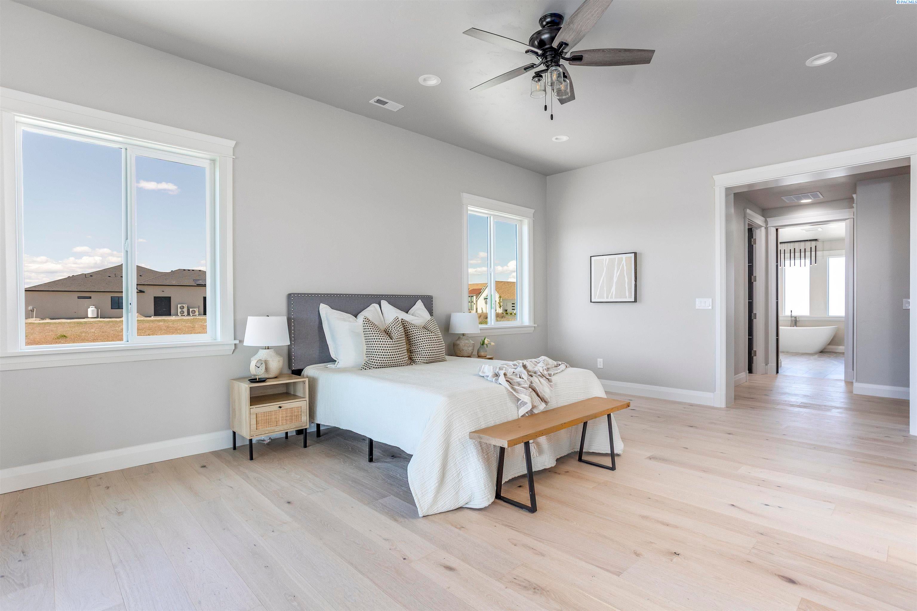 Pasco, Washington, 99301, United States, 4 Bedrooms Bedrooms, ,4 BathroomsBathrooms,Residential,For Sale,1979457