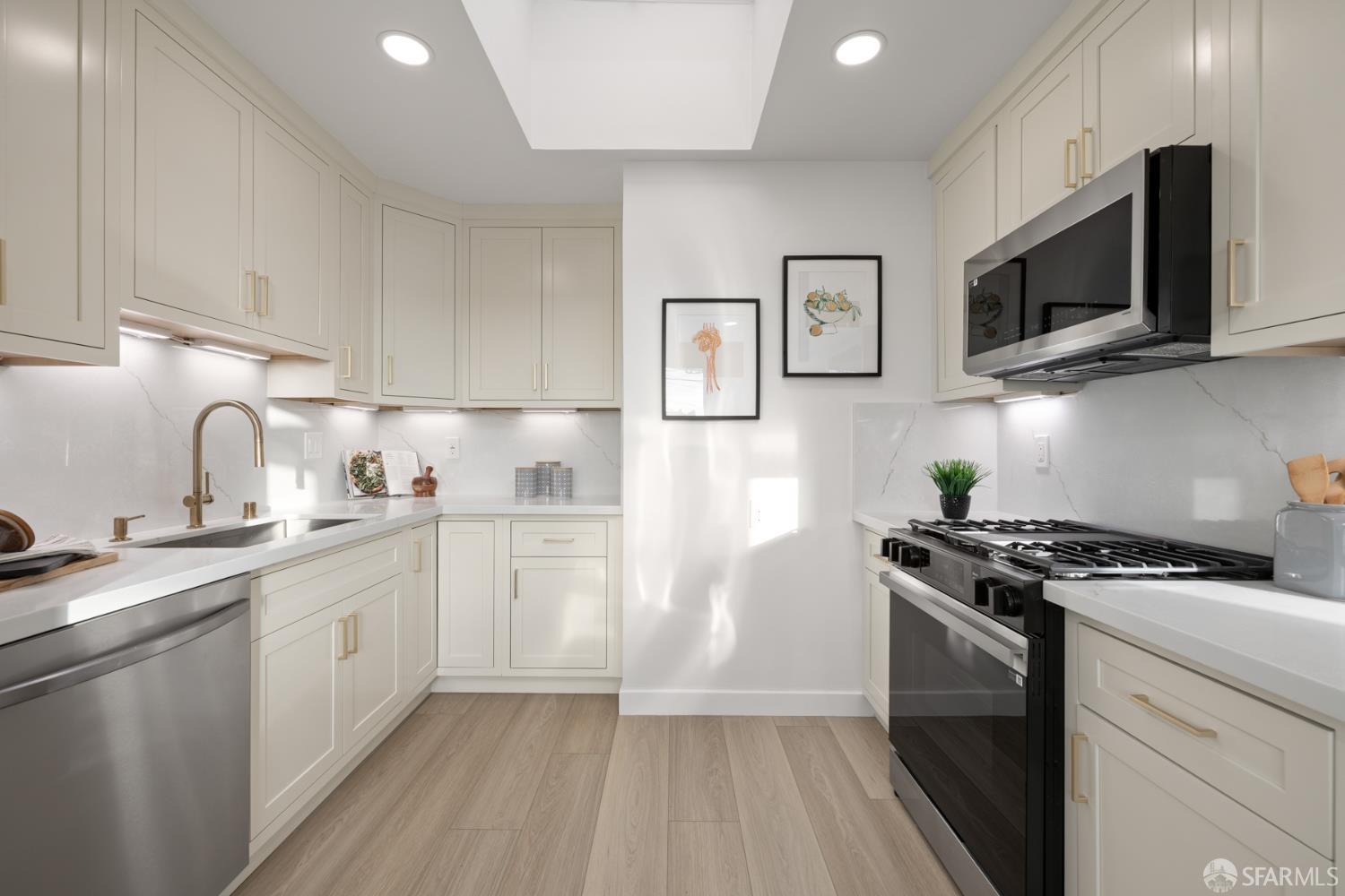 San Francisco, California, 94122, United States, 4 Bedrooms Bedrooms, ,2 BathroomsBathrooms,Residential,For Sale,1987685