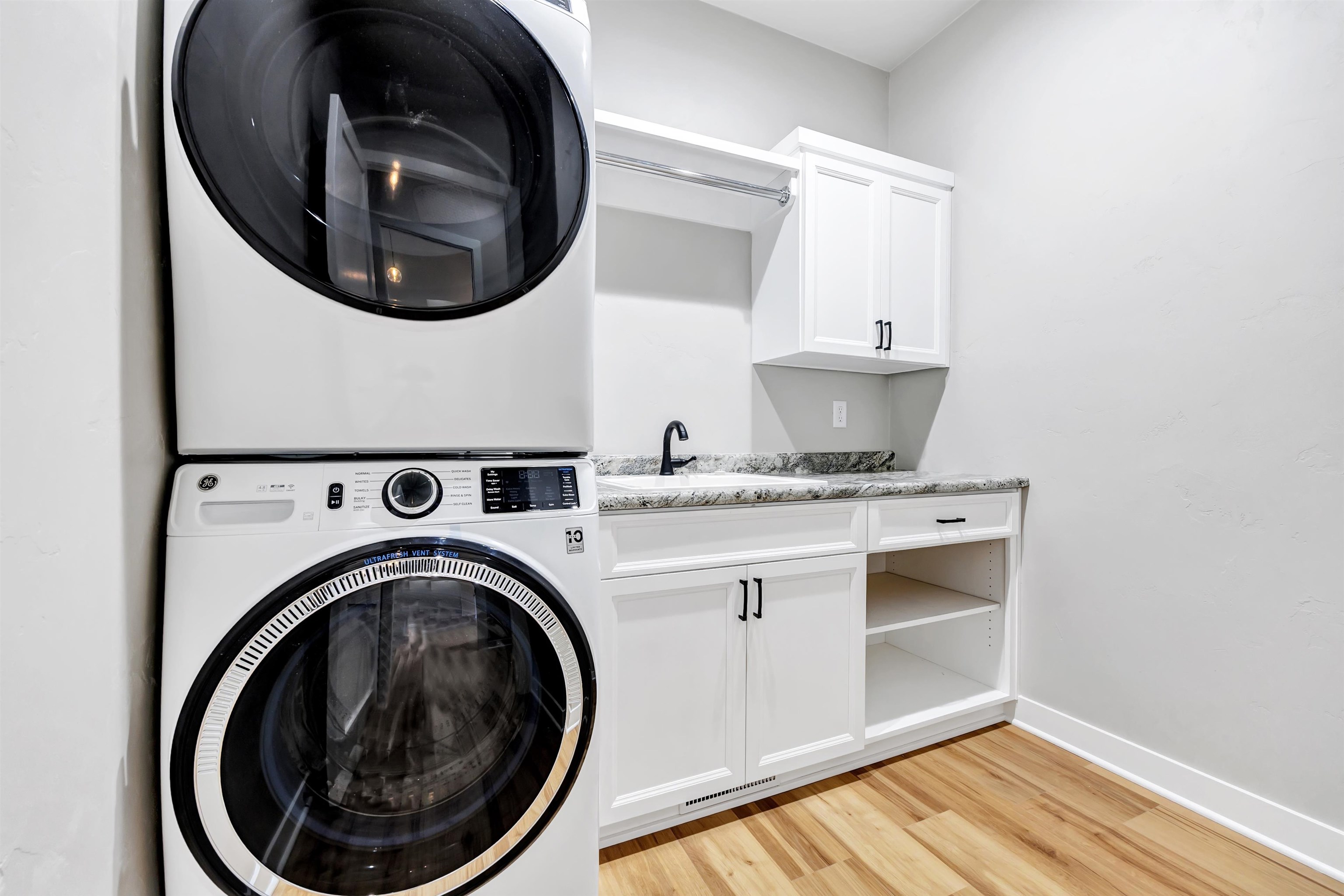 GREEN BAY, Wisconsin, 54311, United States, 3 Bedrooms Bedrooms, ,2 BathroomsBathrooms,Residential,For Sale,1998102