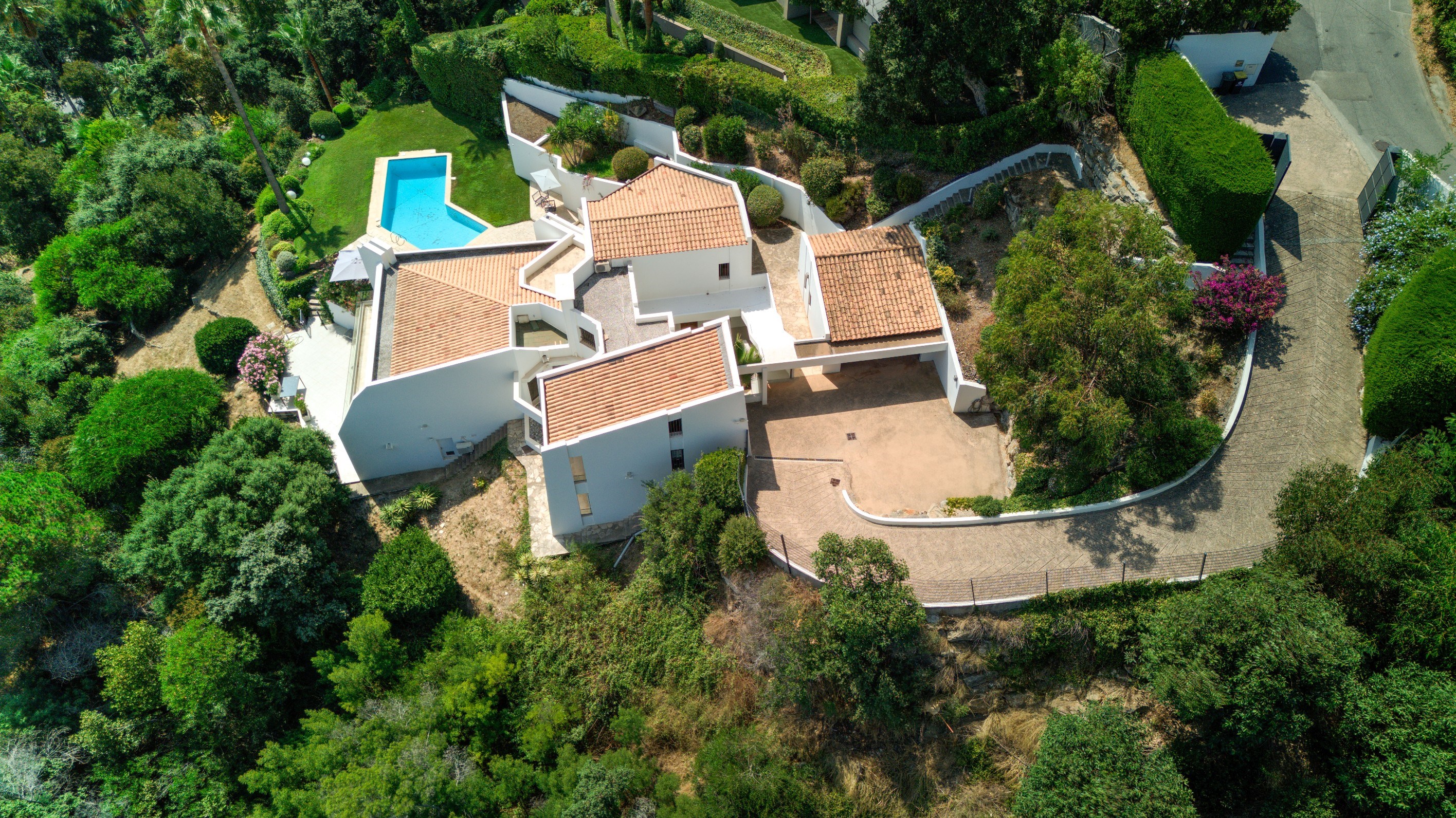  Super Cannes Vallauris, 260 sqm villa with five bedrooms, pool and panoramic se… - 物件實景