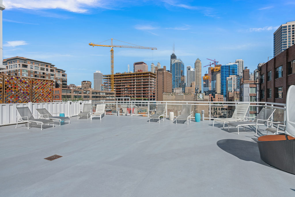 Chicago, Illinois, 60654, United States, 2 Bedrooms Bedrooms, ,2 BathroomsBathrooms,Residential,For Sale,2023222