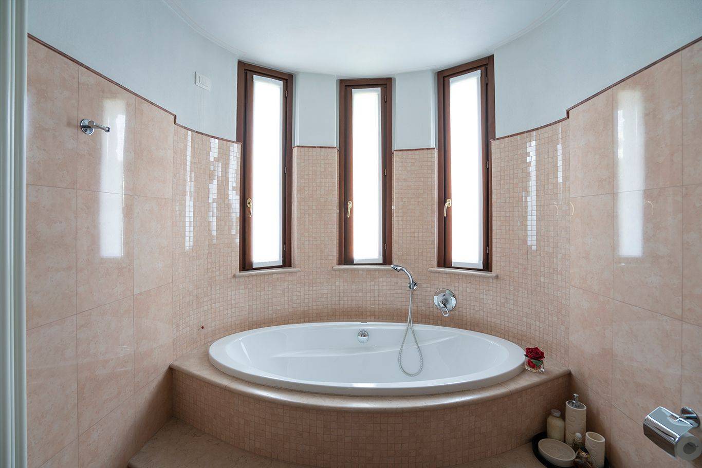 Usmate Velate, Monza e Brianza, 20040, IT, 3 Bedrooms Bedrooms, ,4 BathroomsBathrooms,Residential,For Sale,1838025