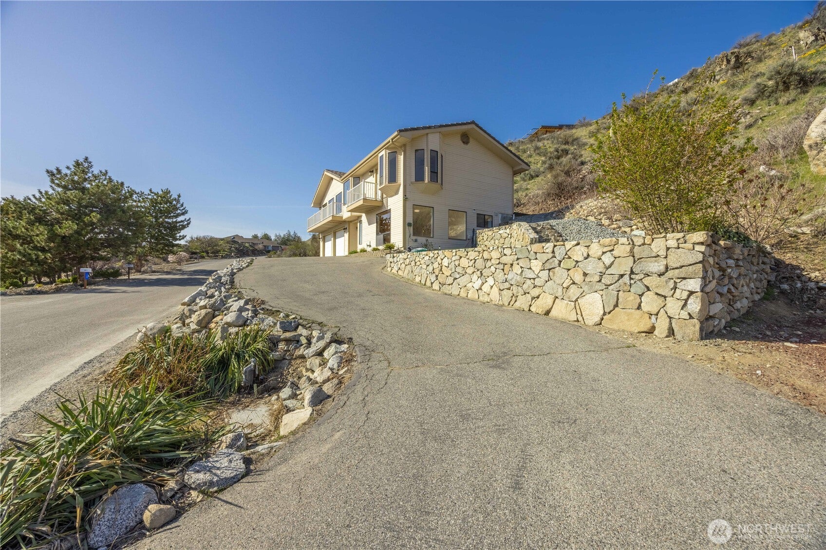 Chelan, Washington, 98816, United States, 3 Bedrooms Bedrooms, ,2 BathroomsBathrooms,Residential,For Sale,1766937