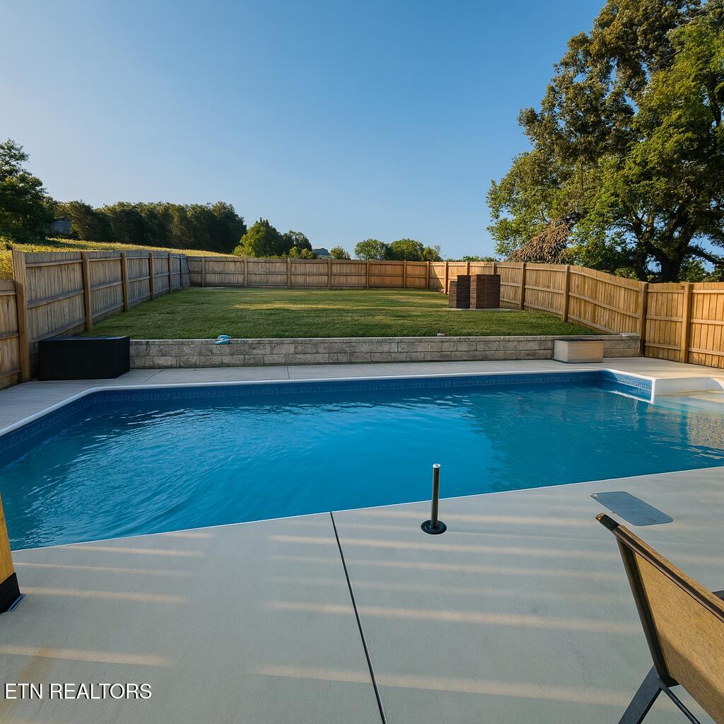 Friendsville, Tennessee, 37737, United States, 3 Bedrooms Bedrooms, ,4 BathroomsBathrooms,Residential,For Sale,1962671