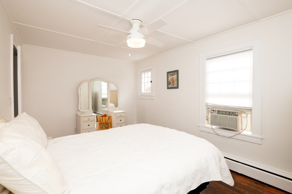 Stoneham, Massachusetts, 02180, United States, 3 Bedrooms Bedrooms, ,1 BathroomBathrooms,Residential,For Sale,1974413