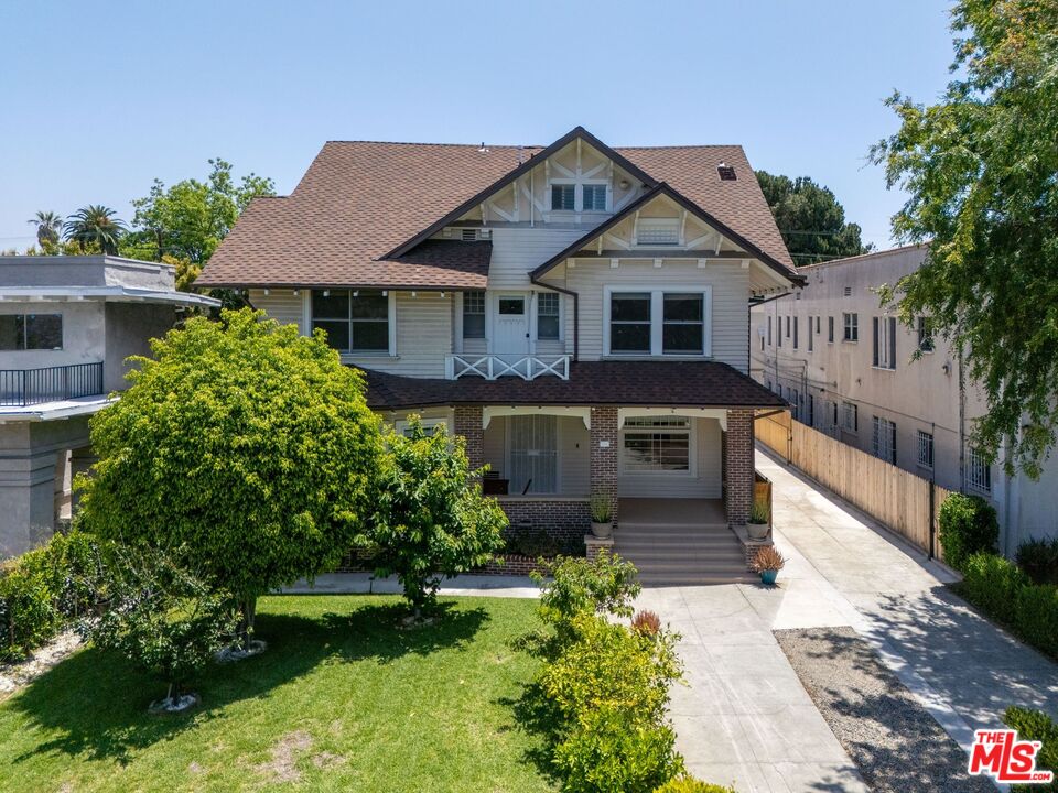 Los Angeles, California, 90006, United States, 7 Bedrooms Bedrooms, ,6 BathroomsBathrooms,Residential,For Sale,1848318