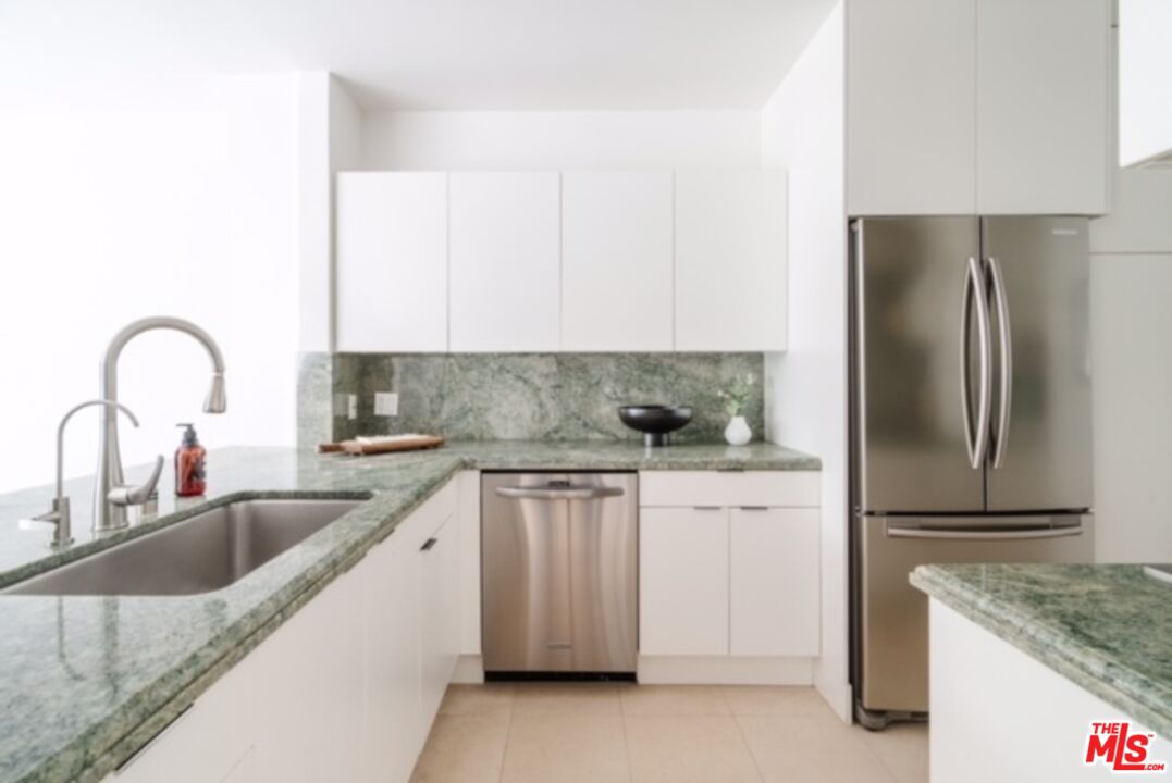 West Hollywood, California, 90069, United States, 1 Bedroom Bedrooms, ,1 BathroomBathrooms,Residential,For Sale,1891837