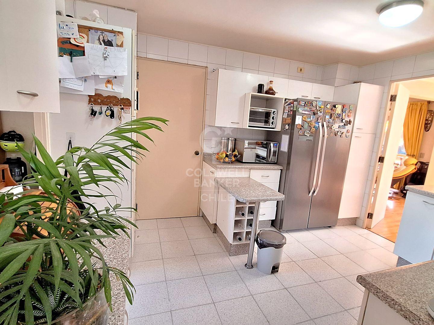 Peñalolén, Chile, 5 Bedrooms Bedrooms, ,3 BathroomsBathrooms,Residential,For Sale,1837912