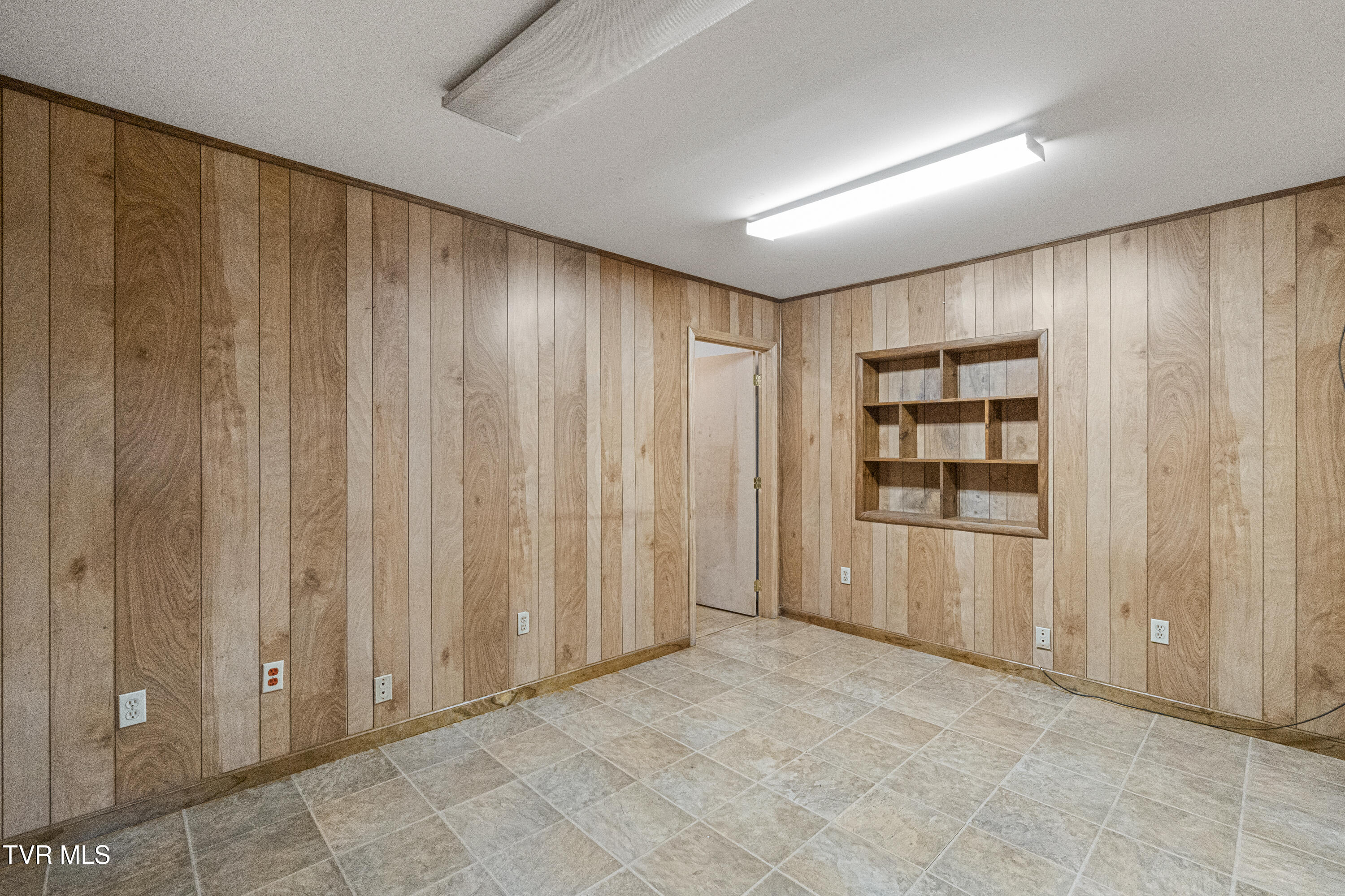 Greeneville, Tennessee, 37743, United States, 3 Bedrooms Bedrooms, ,2 BathroomsBathrooms,Residential,For Sale,1990242