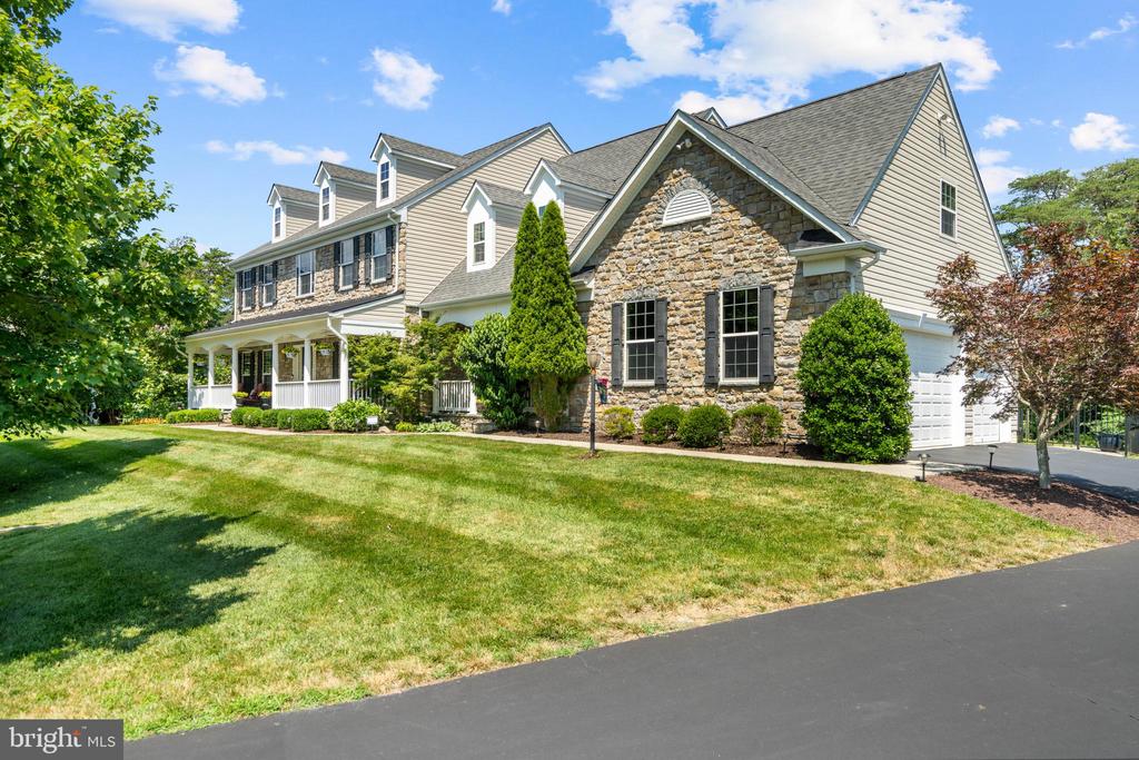 Broadlands, Virginia, 20148, United States, 5 Bedrooms Bedrooms, ,5 BathroomsBathrooms,Residential,For Sale,1977540