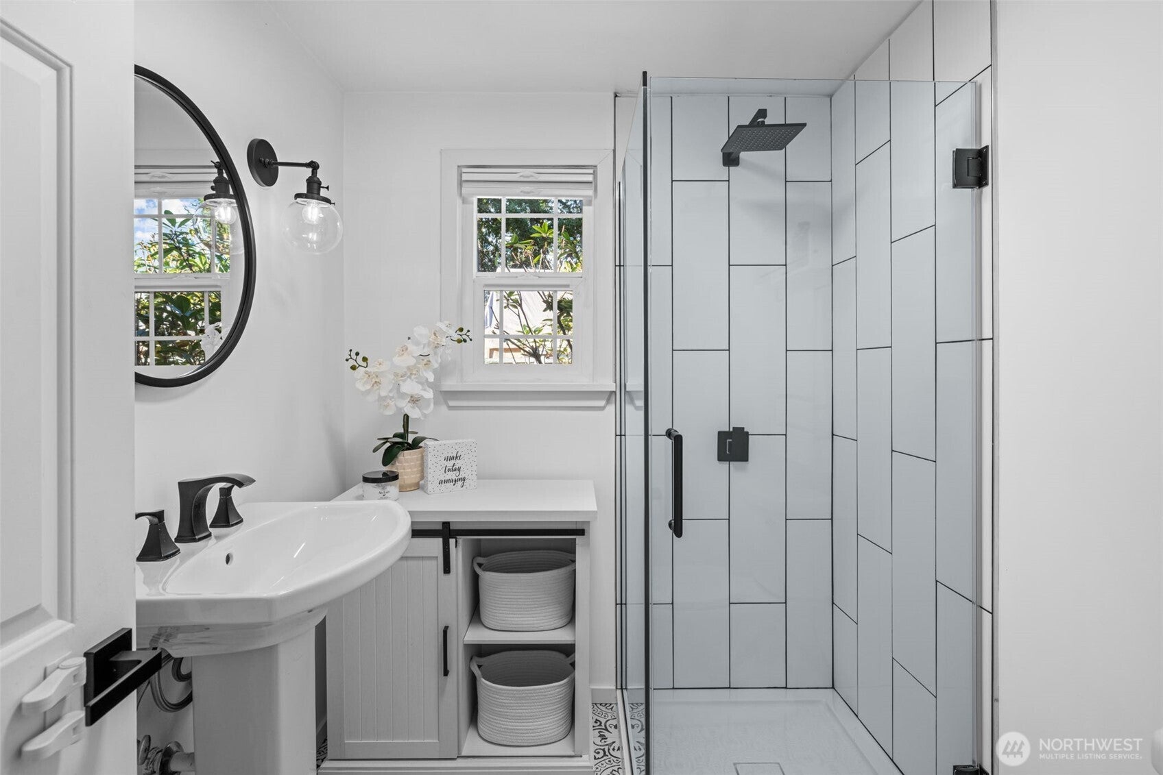 Shoreline, Washington, 98155, United States, 3 Bedrooms Bedrooms, ,1 BathroomBathrooms,Residential,For Sale,1984403