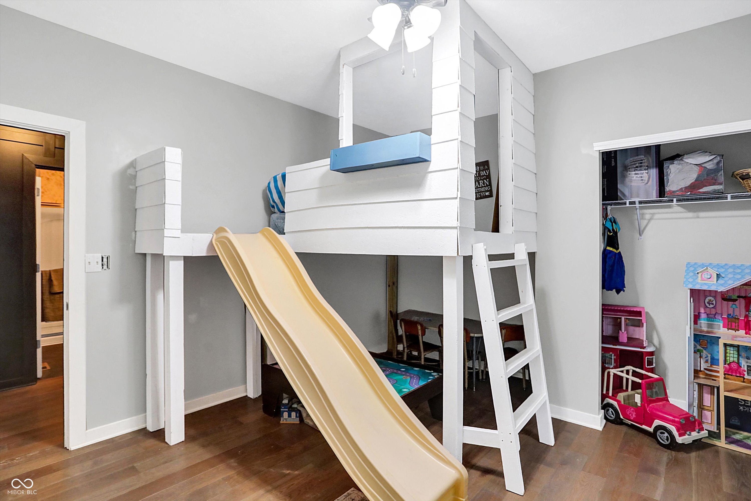 Franklin, Indiana, 46131, United States, 6 Bedrooms Bedrooms, ,4 BathroomsBathrooms,Residential,For Sale,1978604