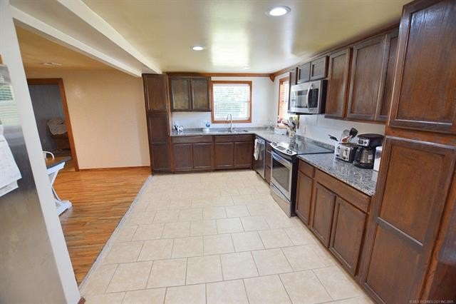 Braggs, Oklahoma, 74423, United States, 3 Bedrooms Bedrooms, ,2 BathroomsBathrooms,Residential,For Sale,1981924