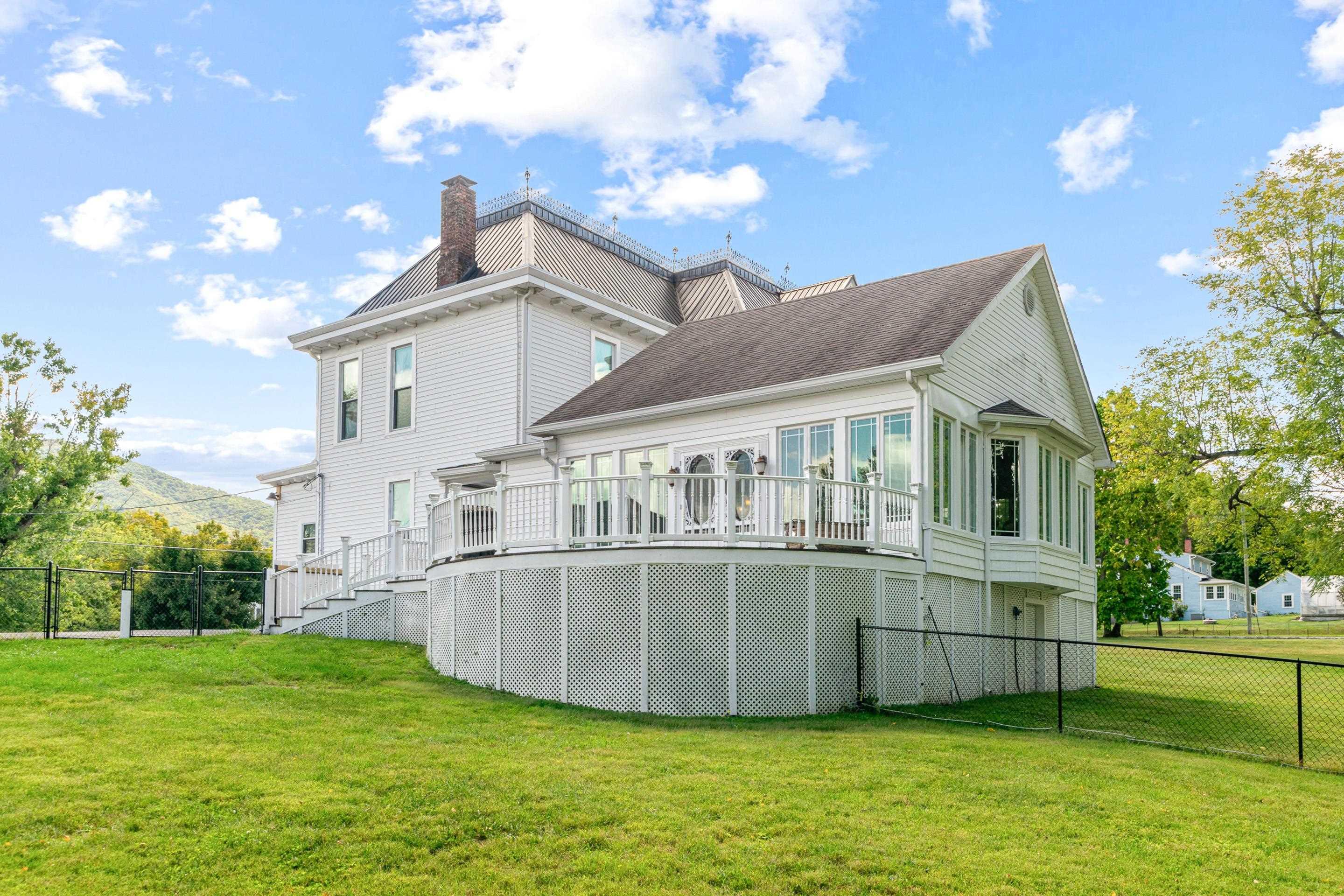 Tazewell, Virginia, 24651, United States, 6 Bedrooms Bedrooms, ,4 BathroomsBathrooms,Residential,For Sale,1905937