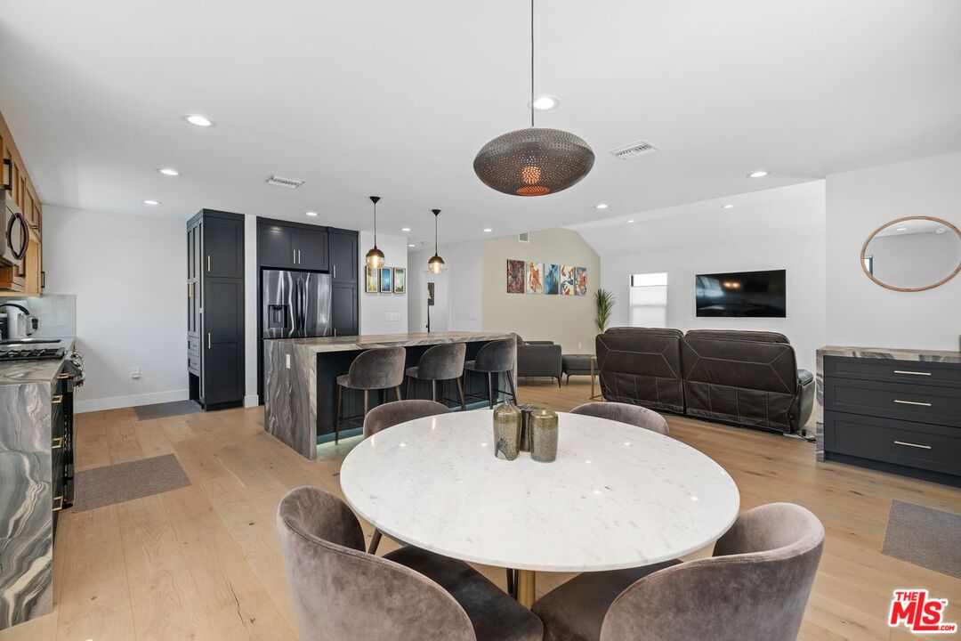 Culver City, California, 90232, United States, 3 Bedrooms Bedrooms, ,2 BathroomsBathrooms,Residential,For Sale,1911213