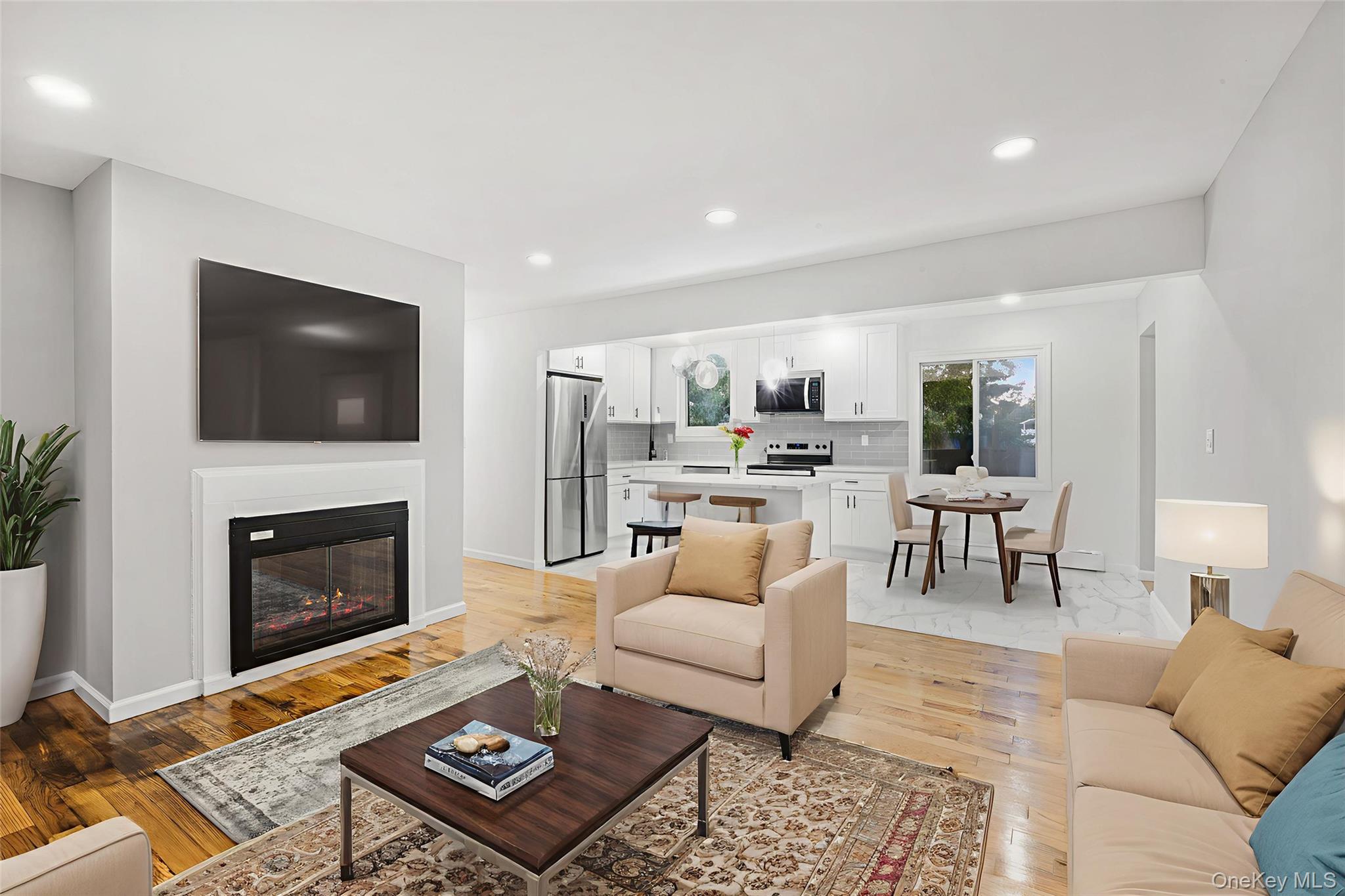 Amityville, New York, 11701, United States, 4 Bedrooms Bedrooms, ,2 BathroomsBathrooms,Residential,For Sale,2001816