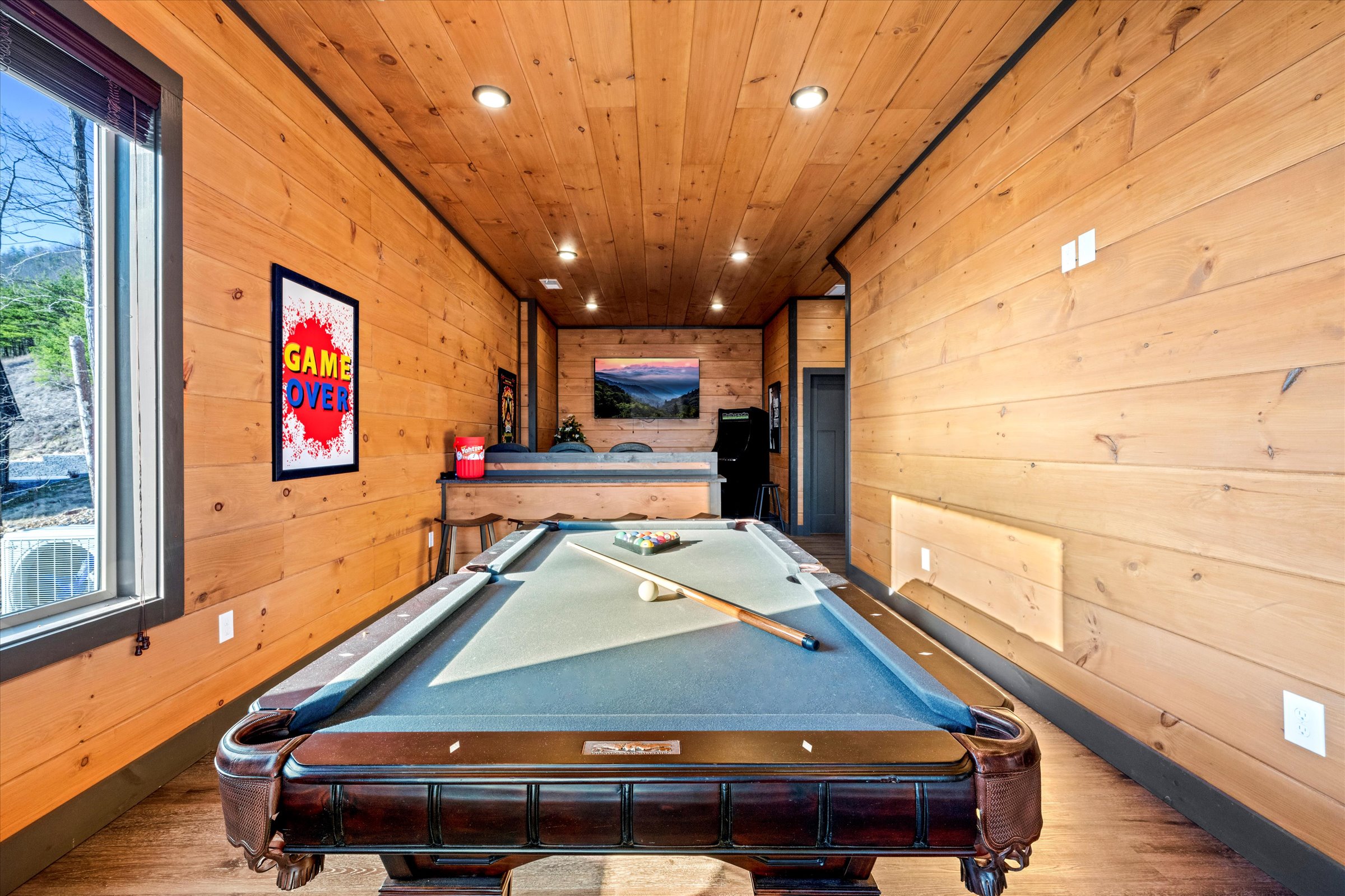 Sevierville, Tennessee, 37876, United States, 5 Bedrooms Bedrooms, ,6 BathroomsBathrooms,Residential,For Sale,1975935