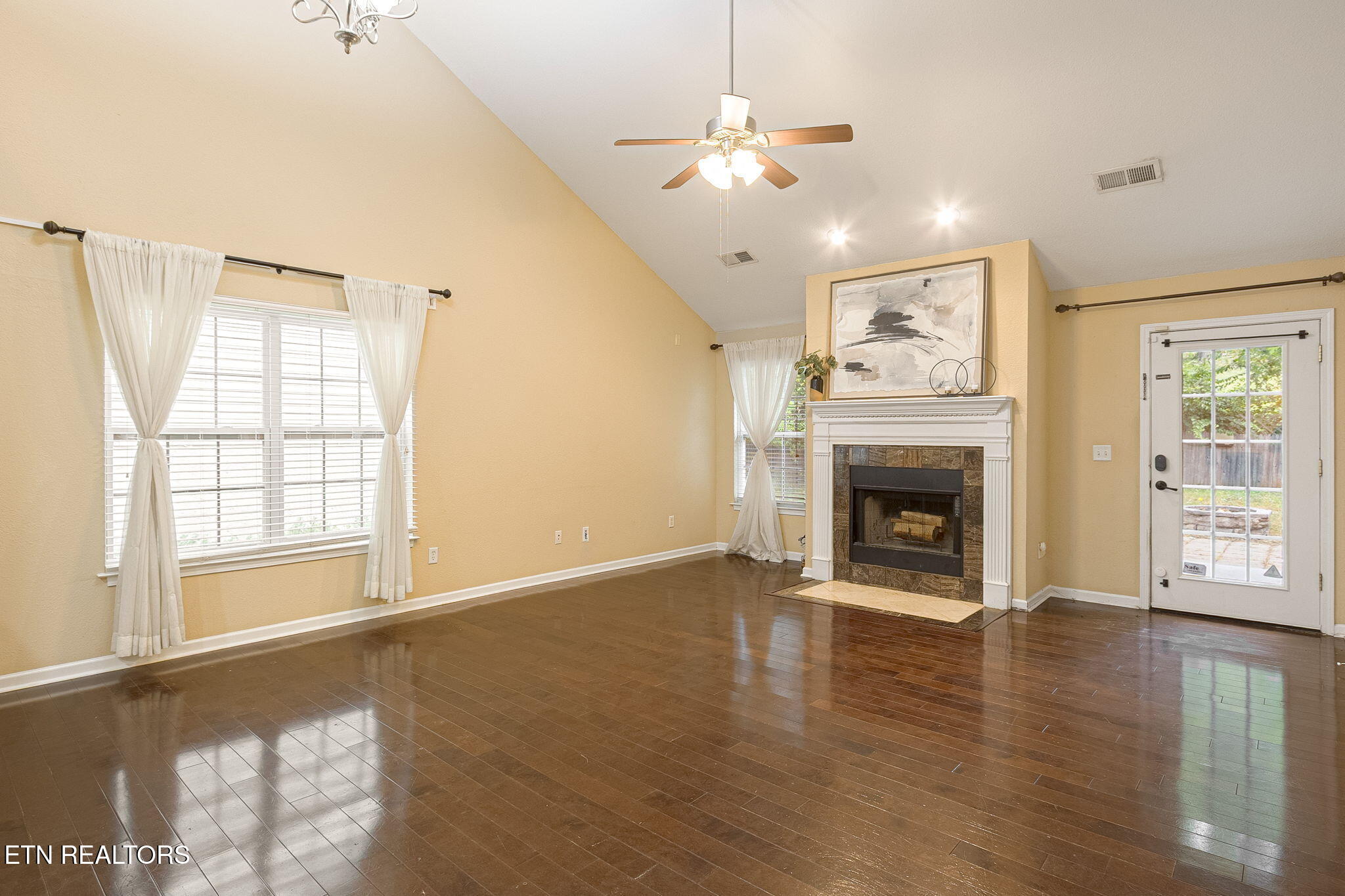 Knoxville, Tennessee, 37932, United States, 4 Bedrooms Bedrooms, ,4 BathroomsBathrooms,Residential,For Sale,1975701