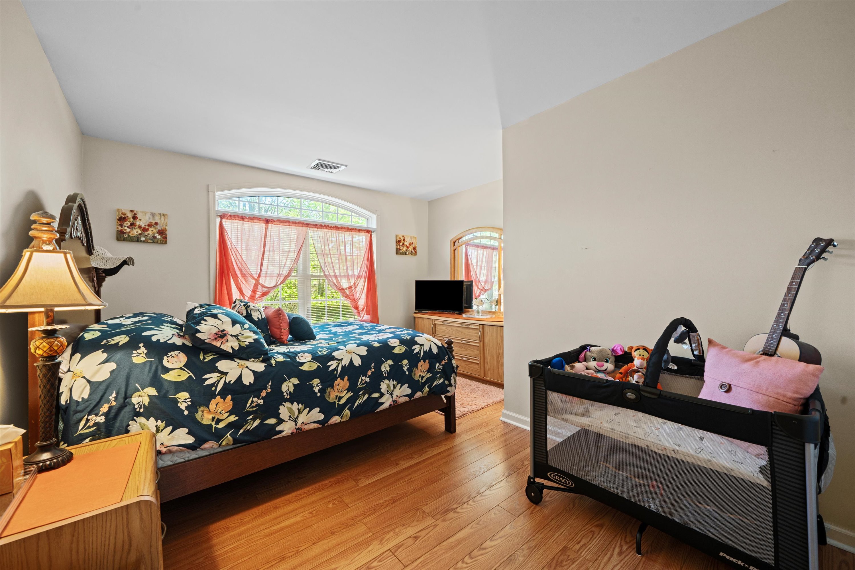 Middletown, New York, 10941, United States, 4 Bedrooms Bedrooms, ,3 BathroomsBathrooms,Residential,For Sale,1861085