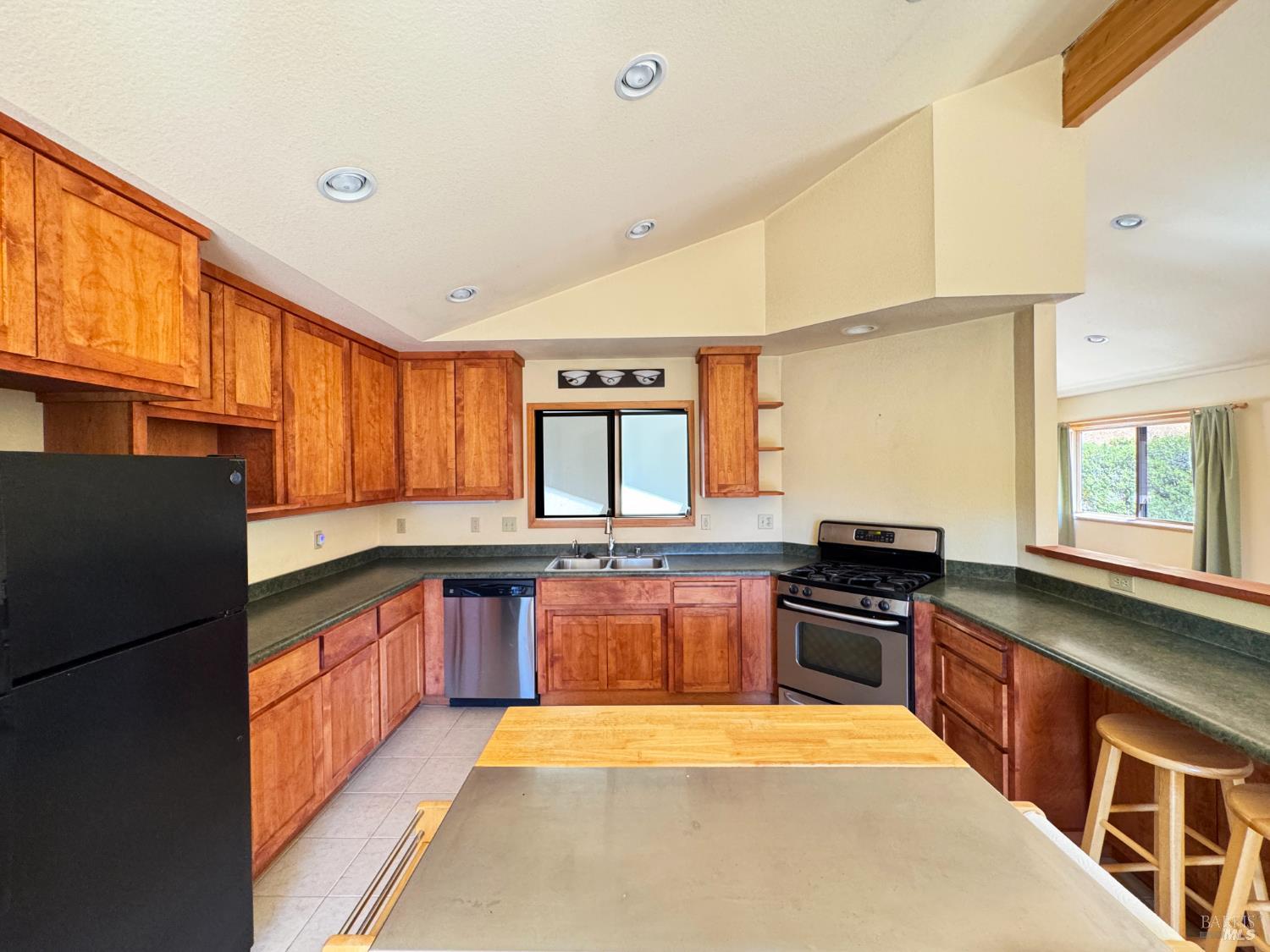 Willits, California, 95490, United States, 2 Bedrooms Bedrooms, ,2 BathroomsBathrooms,Residential,For Sale,1983542