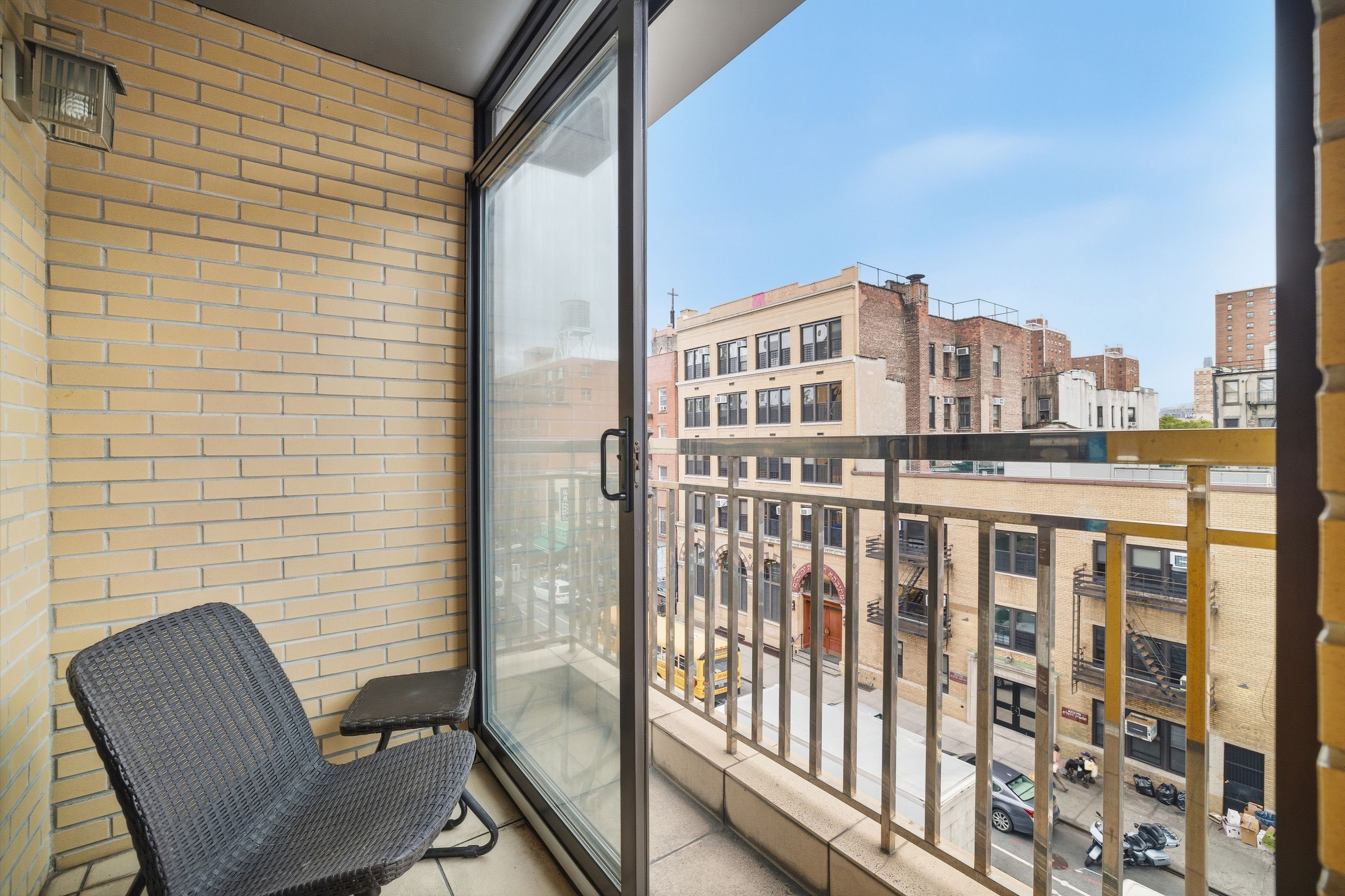  136 East Broadway, 3A - 物件實景