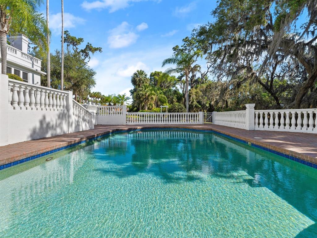 Eustis, Florida, 32736, United States, 6 Bedrooms Bedrooms, ,6 BathroomsBathrooms,Residential,For Sale,1805278
